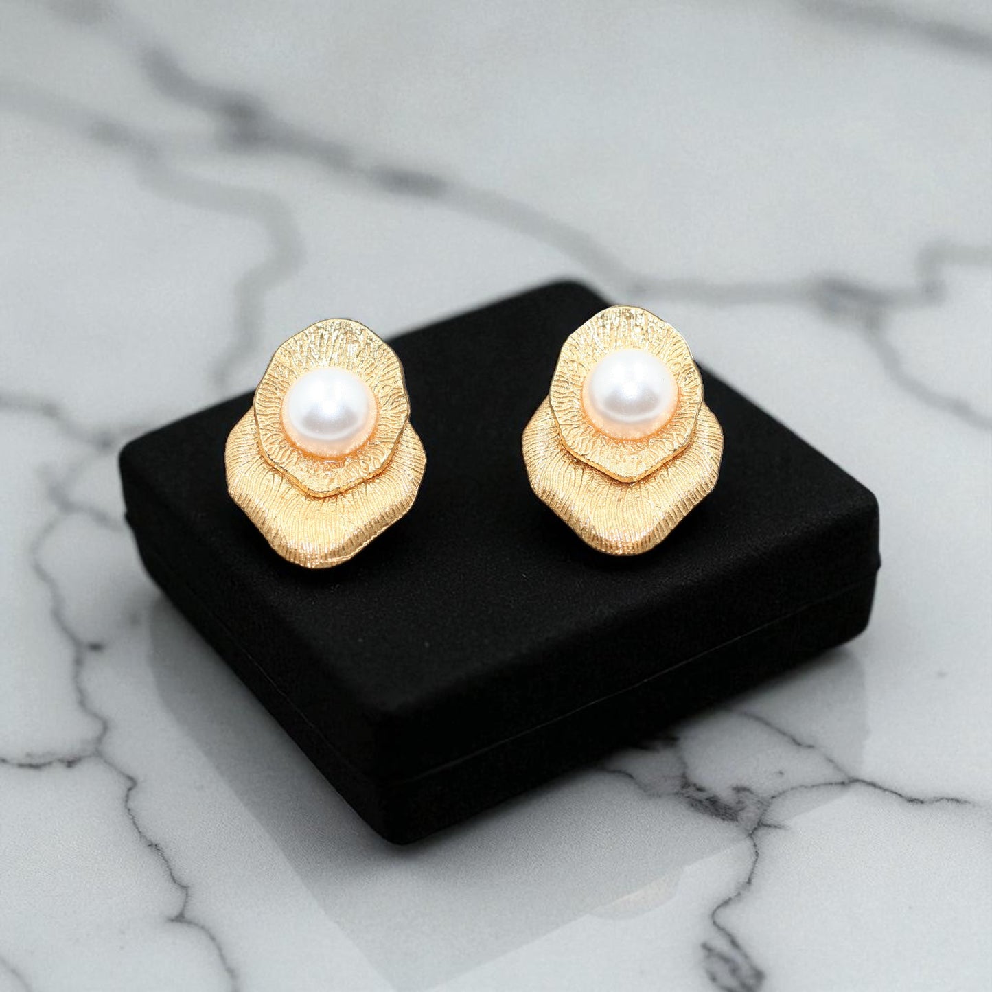 Handmade Earrings with pearl in the centre