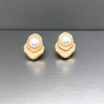 Handmade Earrings with pearl in the centre