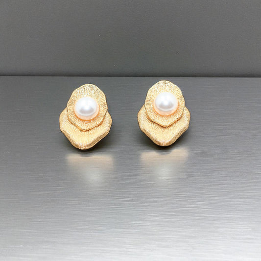 Handmade Earrings with pearl in the centre