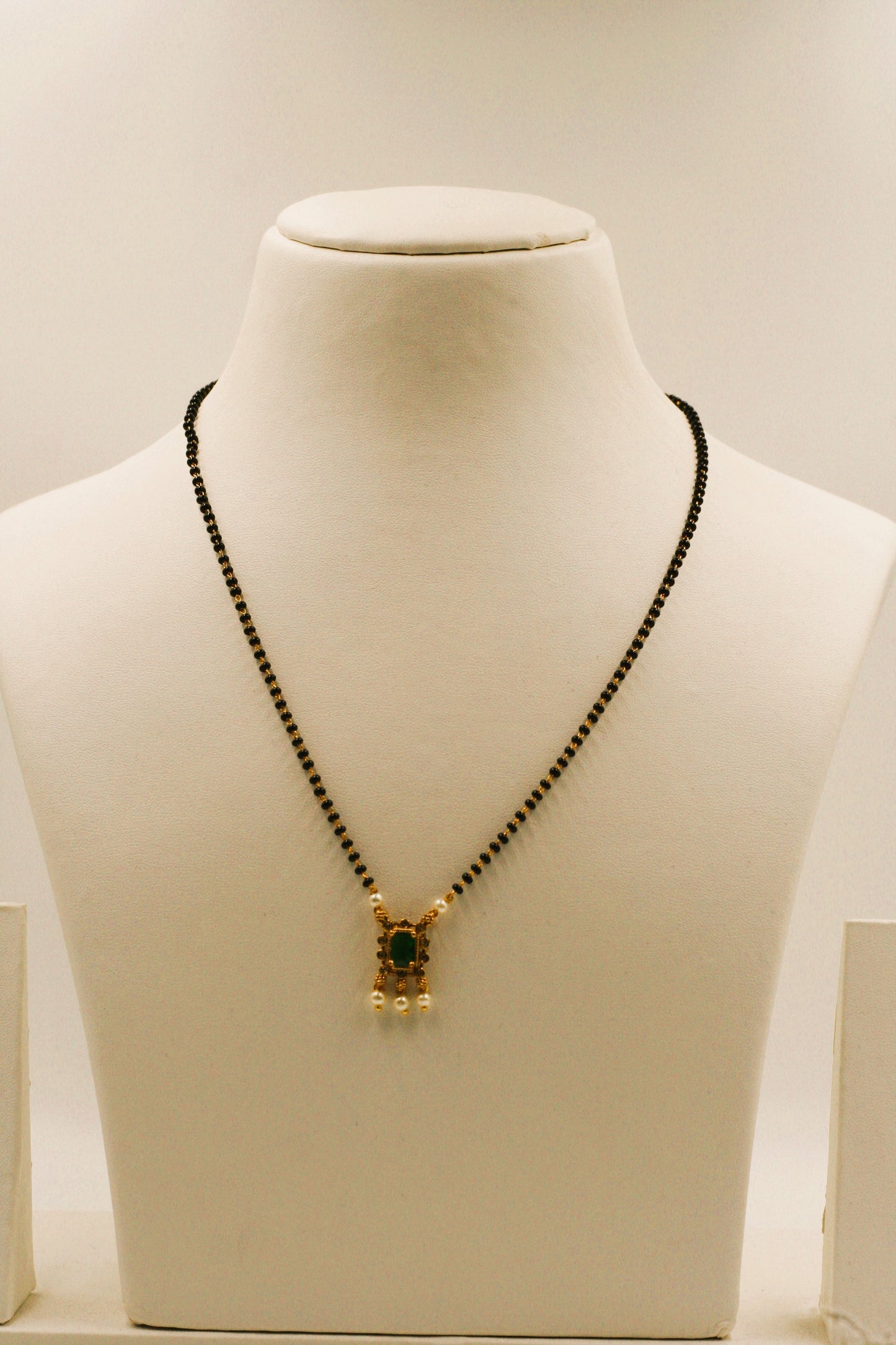 Elegant Emerald & Pearl Mangalsutra – Single String Classic