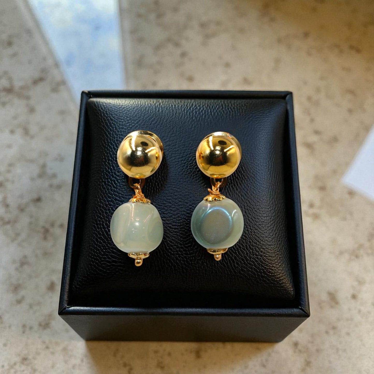 Elegant Green Bead & Dual-Tone Chain Necklace with Matching Earrings